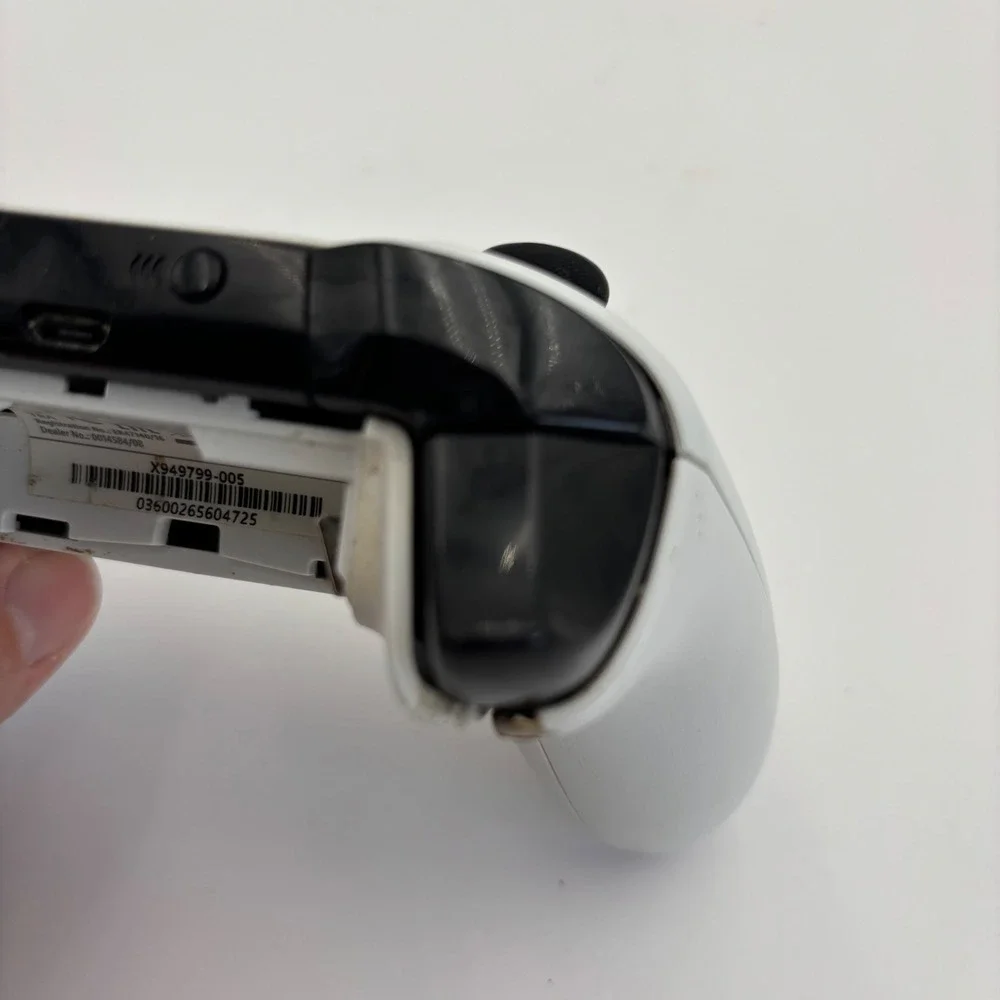 Microsoft Xbox One Controller Model 1708 White Sticky LT Split For Parts/Repair